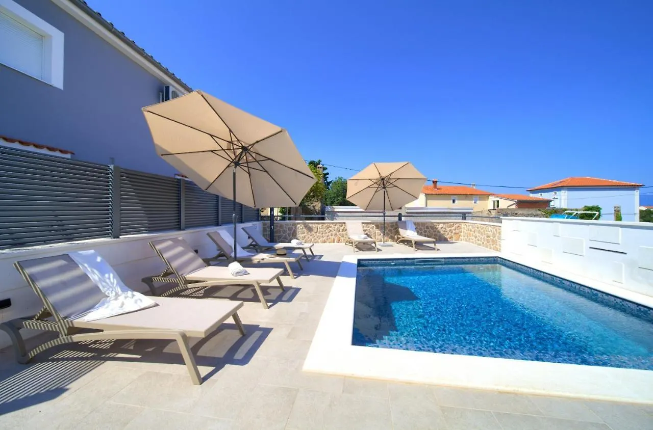 Villa Quarnaro With Heated Pool Omisalj Croatia