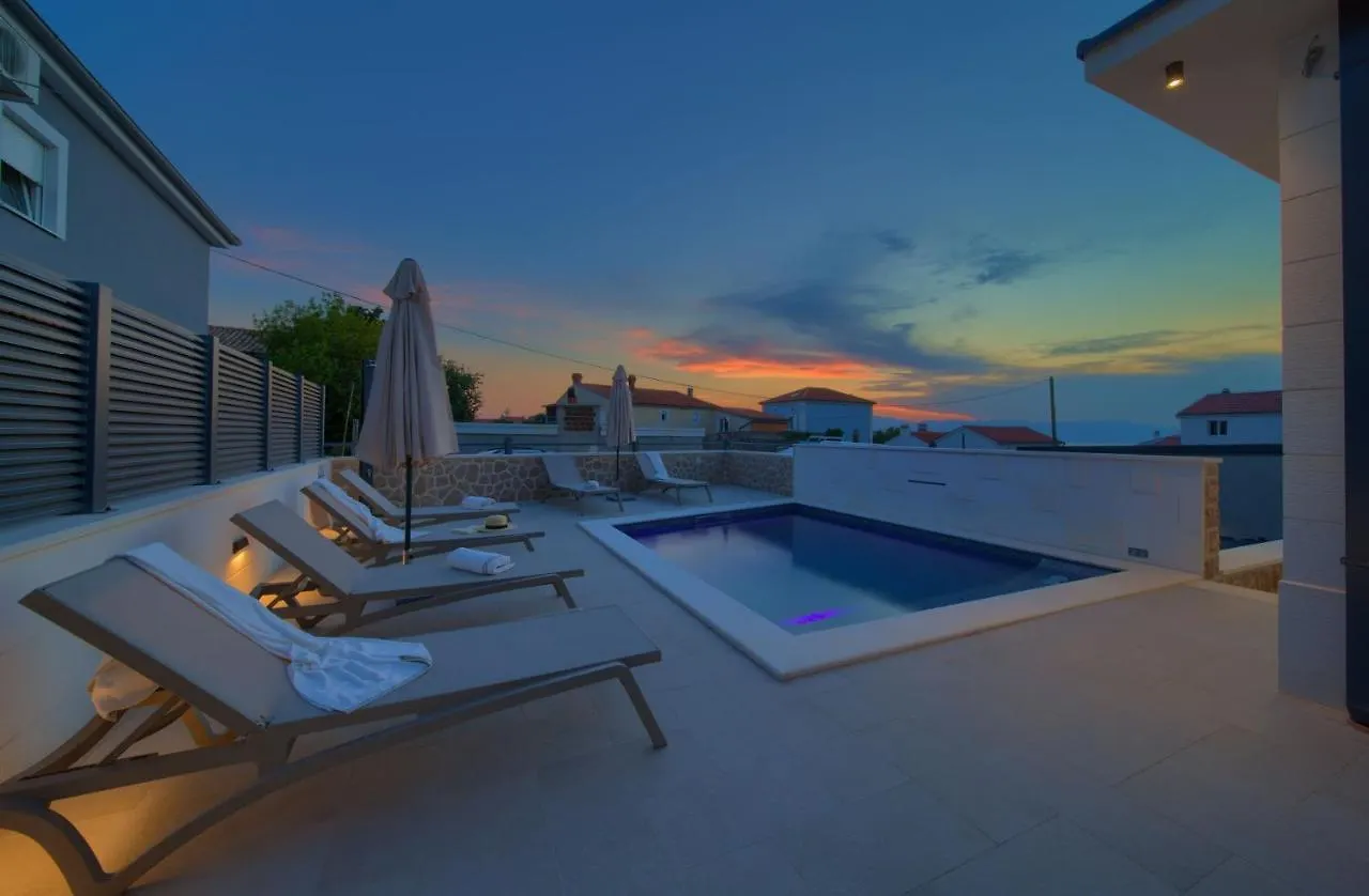 Villa Quarnaro With Heated Pool Omisalj
