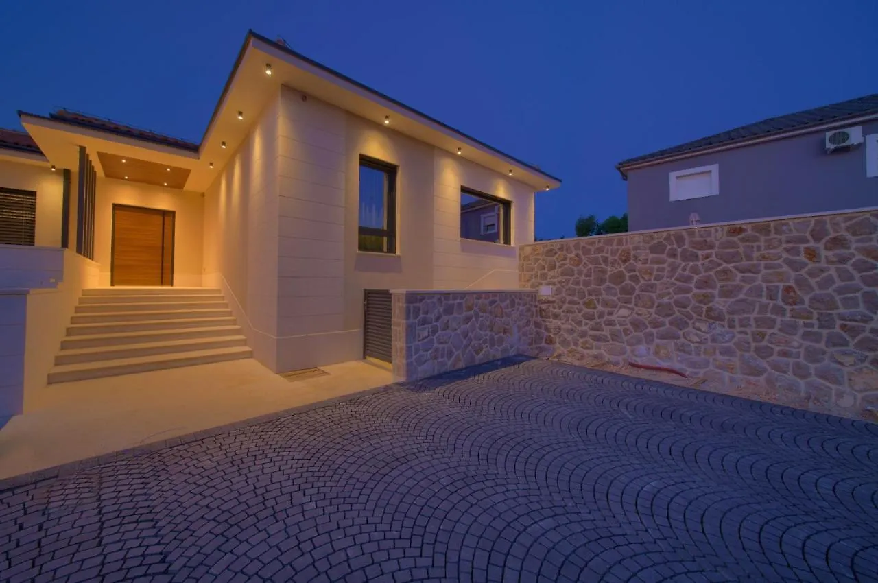 Villa Quarnaro With Heated Pool Omisalj